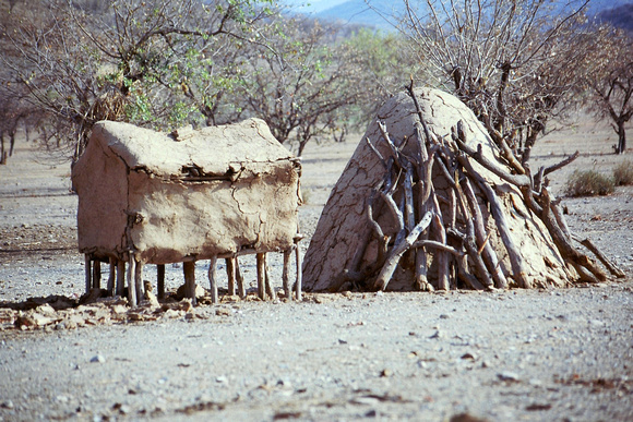 Voorraadhutten van de Himba's