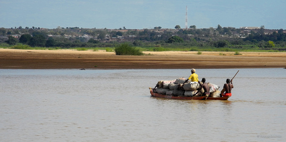 River crossing Tsiribihina River